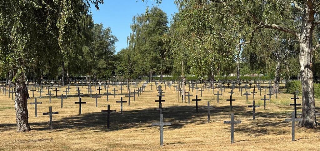 Kreuze auf dem Deutschen Soldatenfriedhof Lambersart