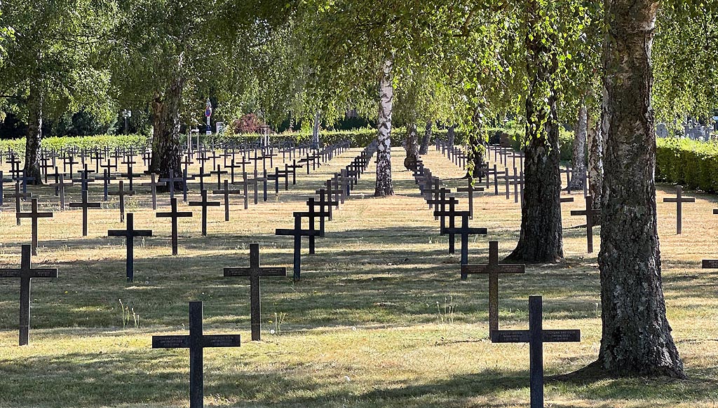 Kreuze auf dem Deutschen Soldatenfriedhof Lambersart